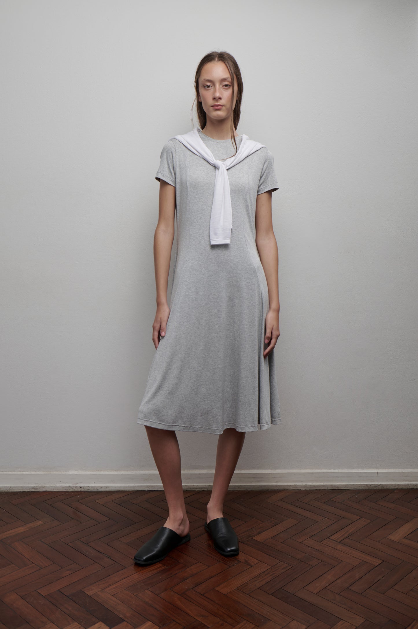Vestido midi evasé m/c gris