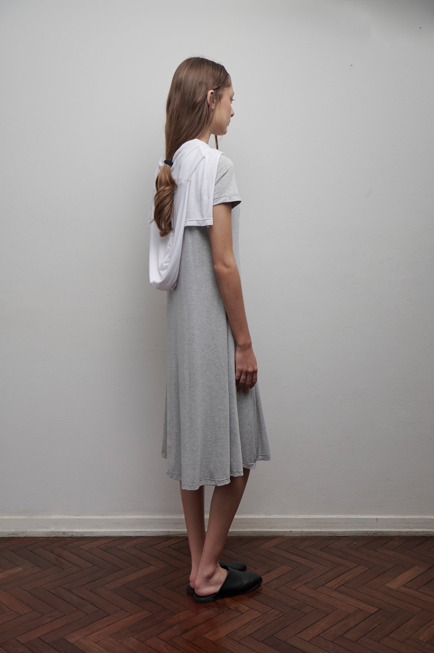 Vestido midi evasé m/c gris