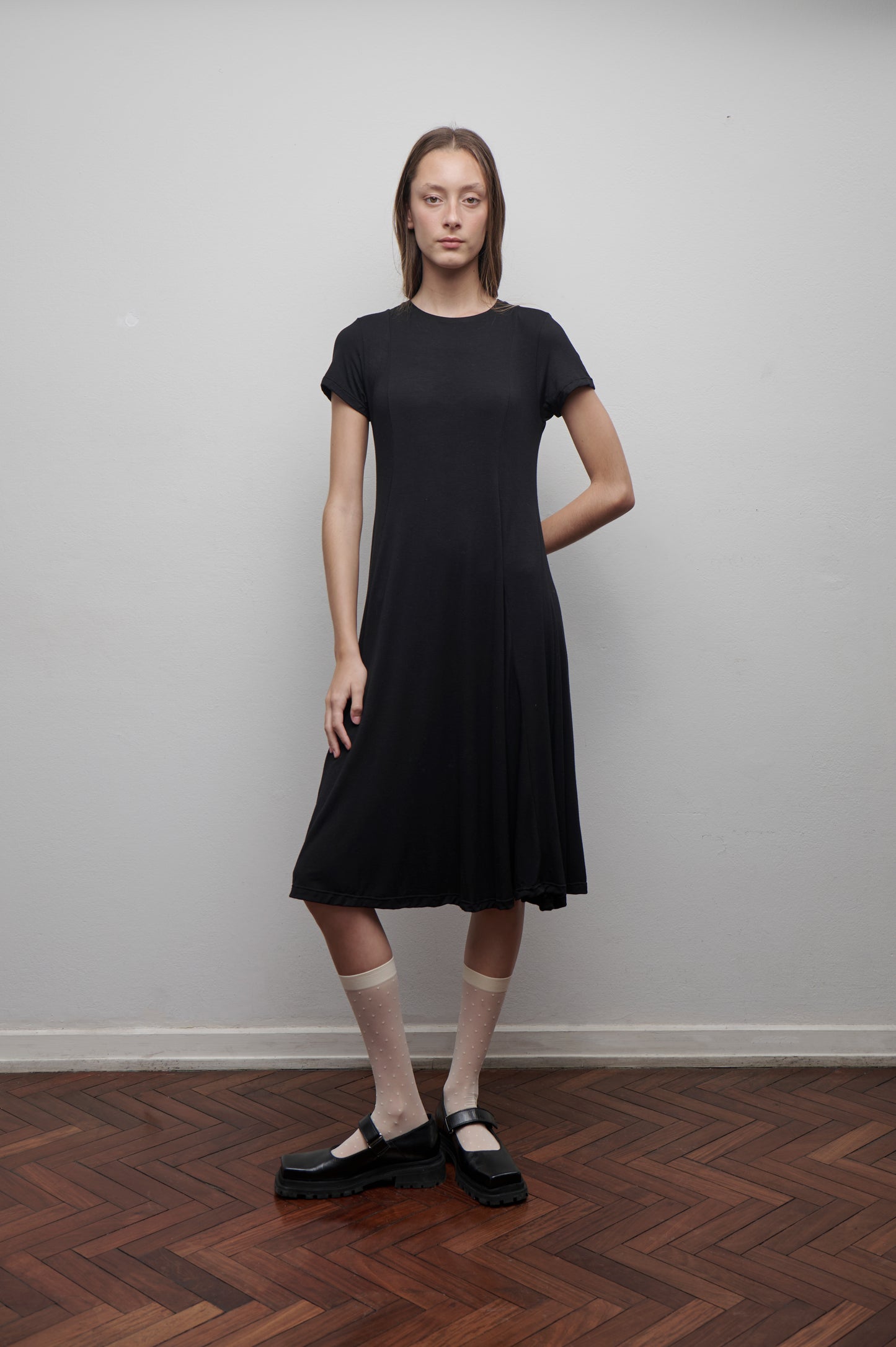 Vestido midi evasé m/c negro
