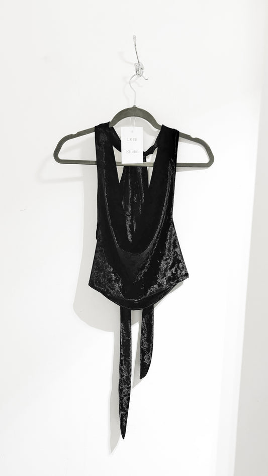 Top velvet con tiras regulables en espalda