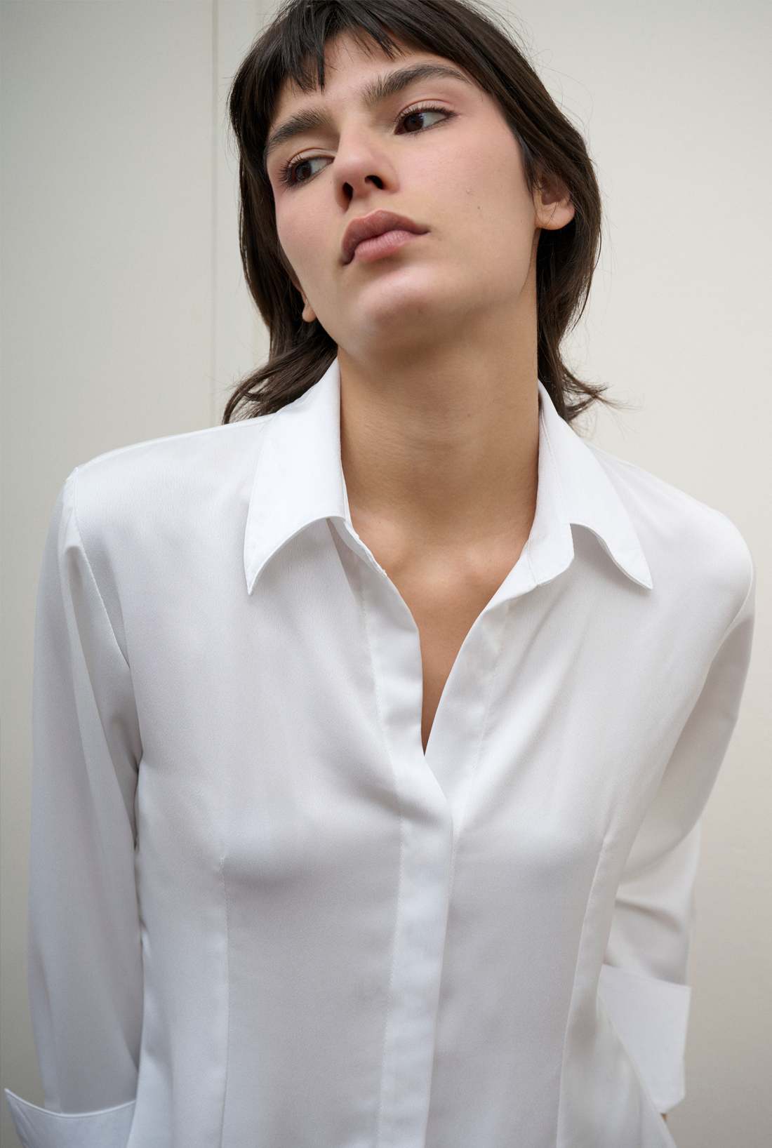 Camisa satén entallada