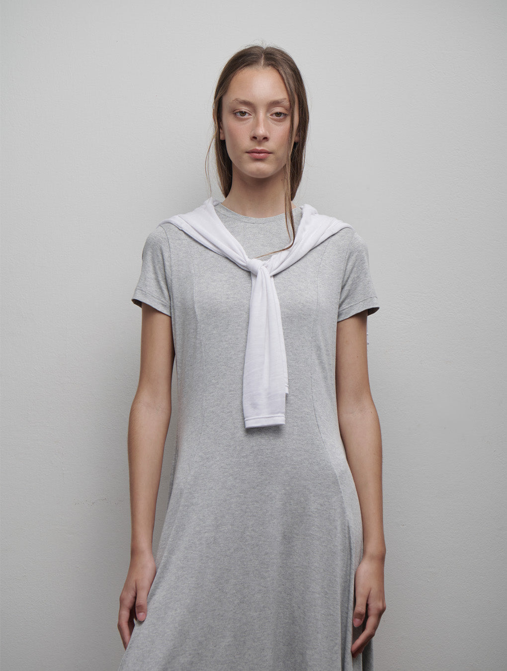Vestido midi evasé m/c gris
