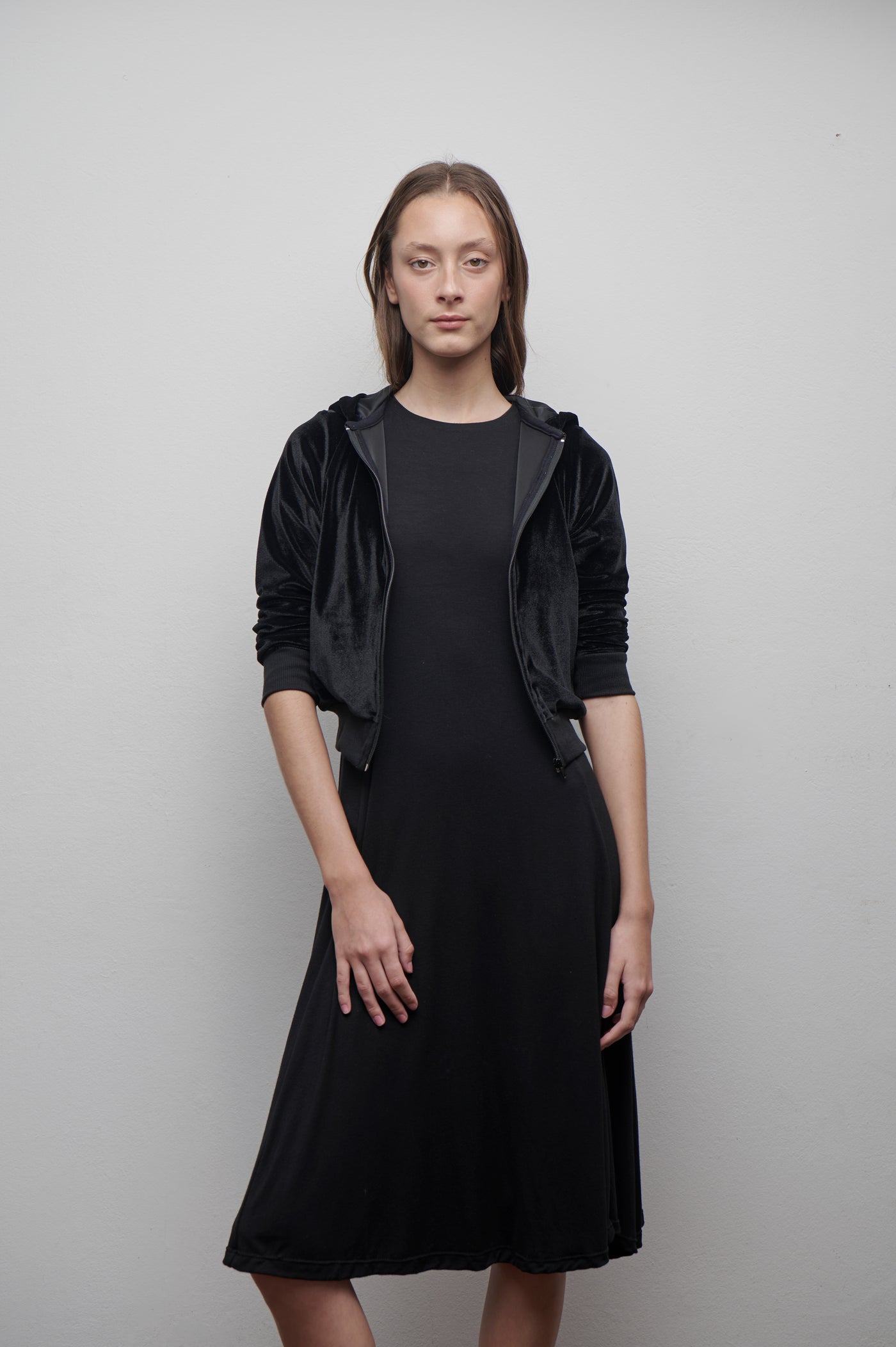 Vestido midi evasé m/c negro