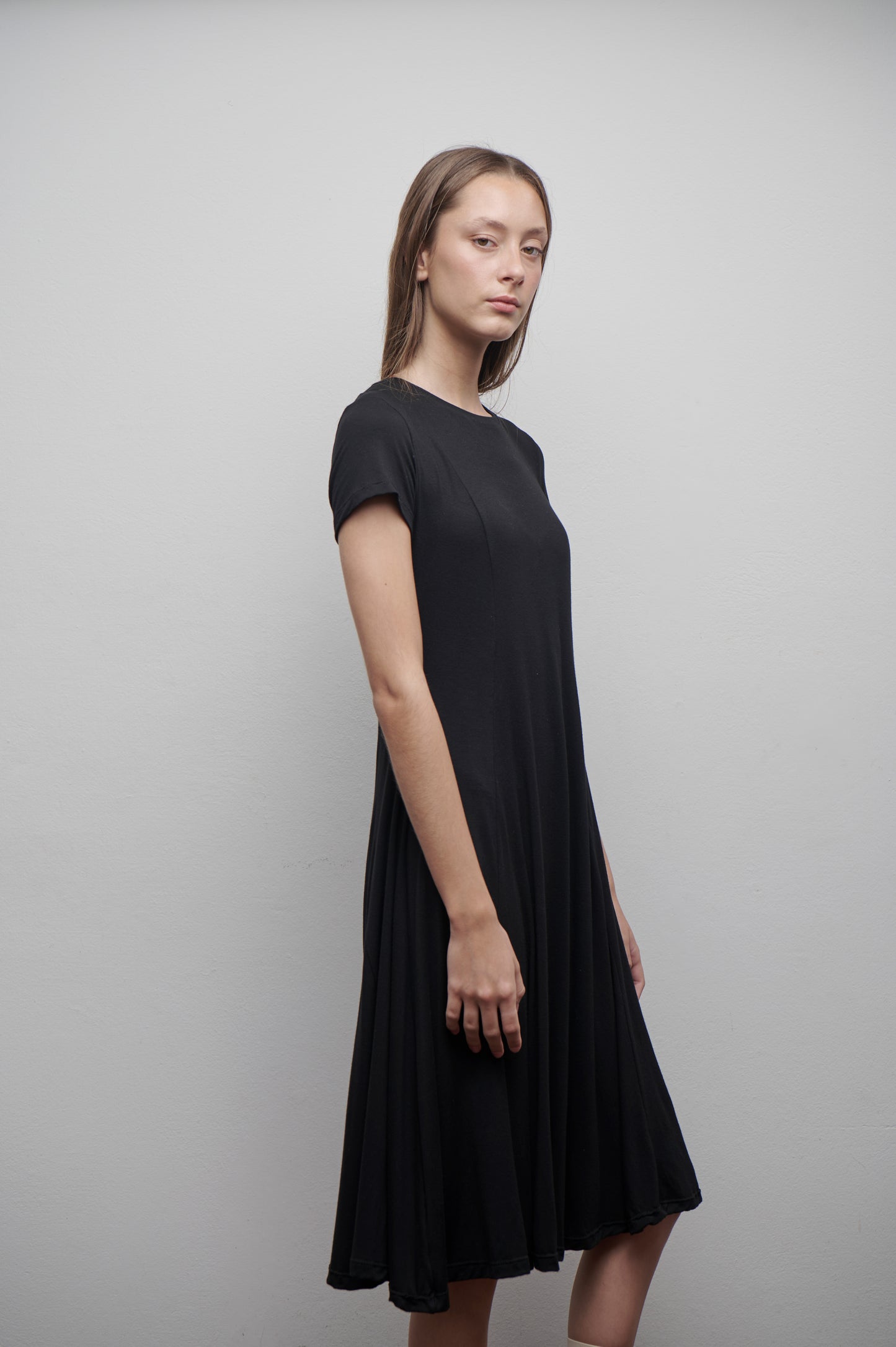 Vestido midi evasé m/c negro
