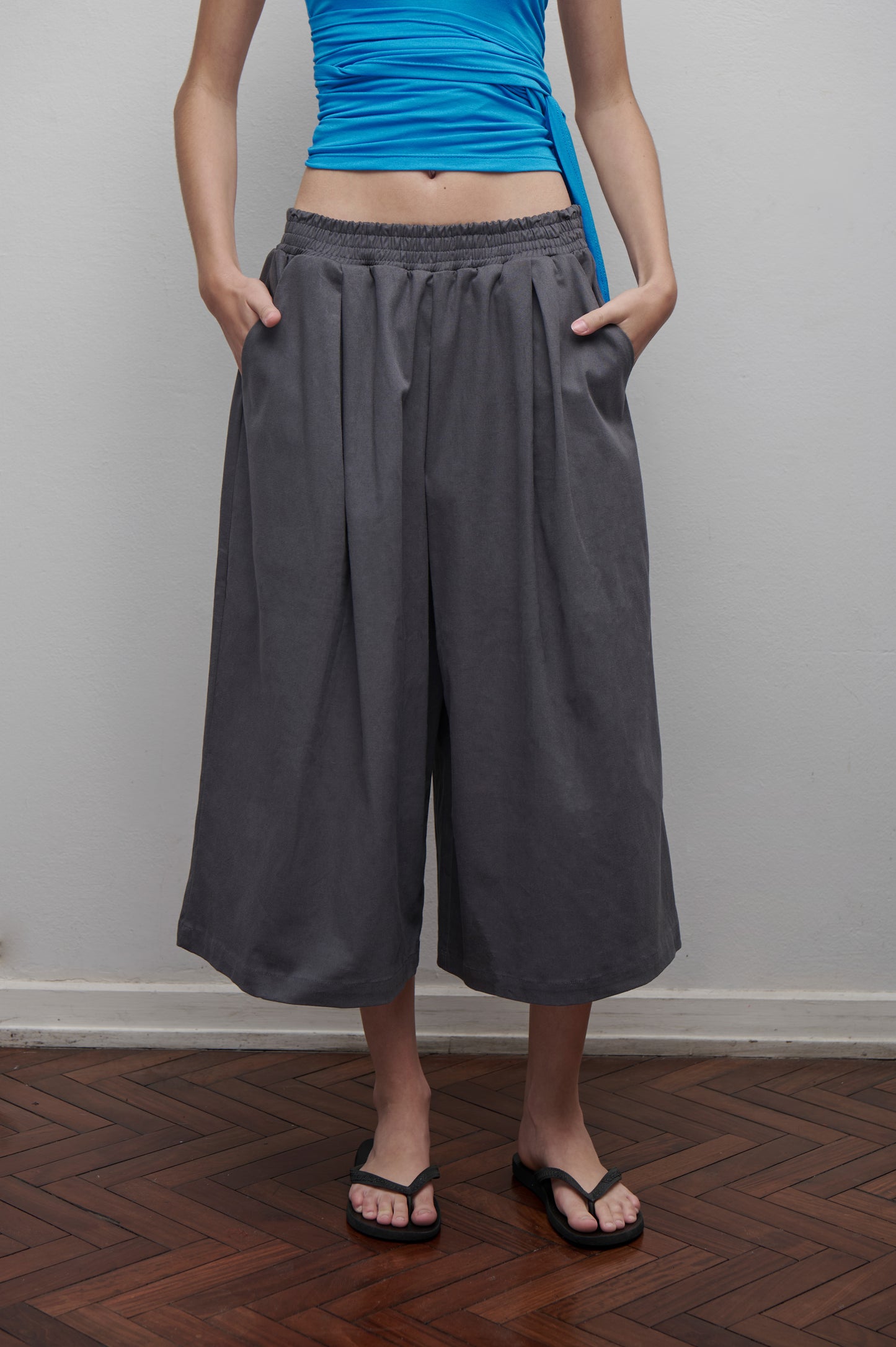 Bermuda sastrera unisex gris