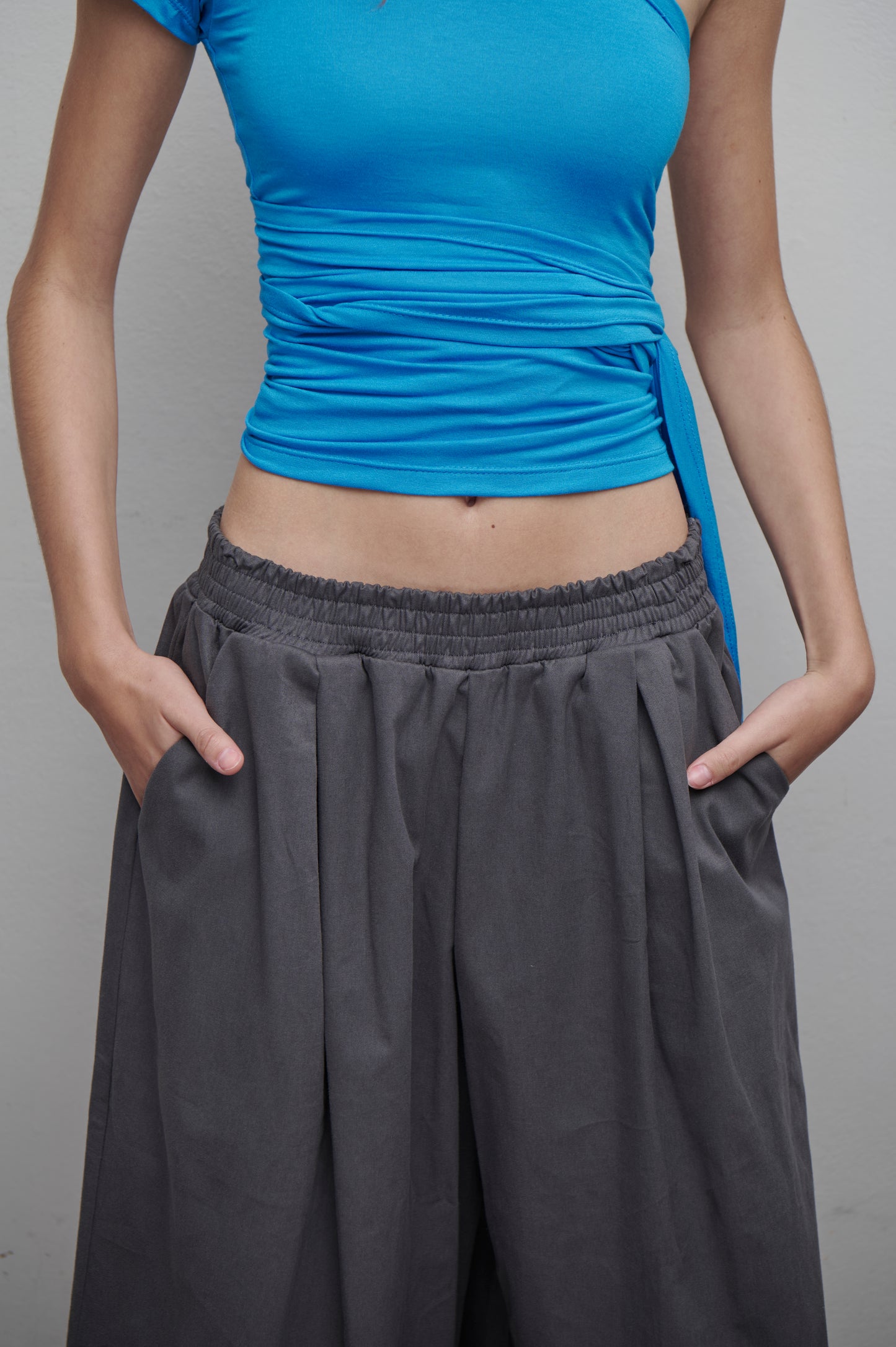 Bermuda sastrera unisex gris