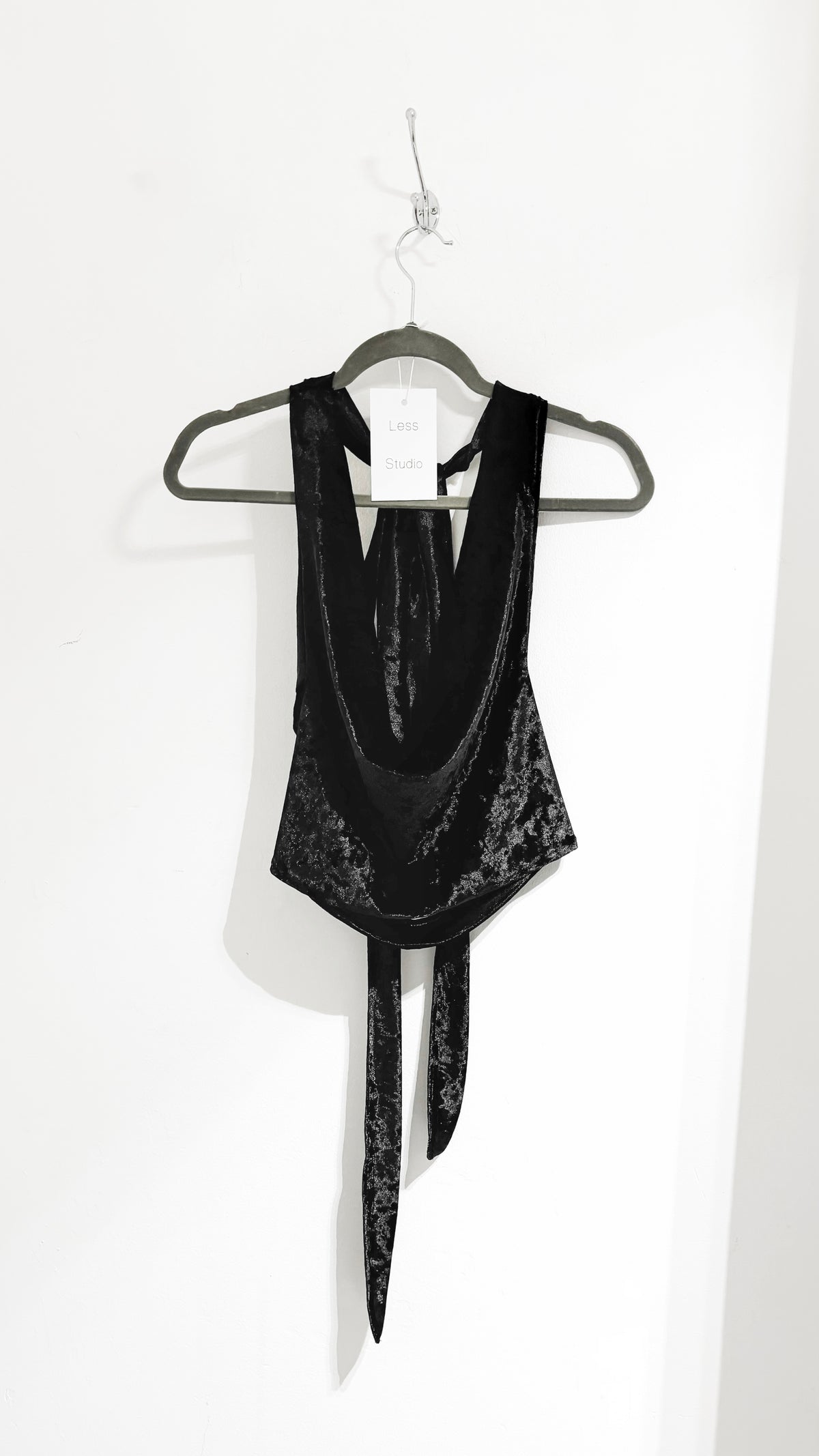 Top velvet con tiras regulables en espalda