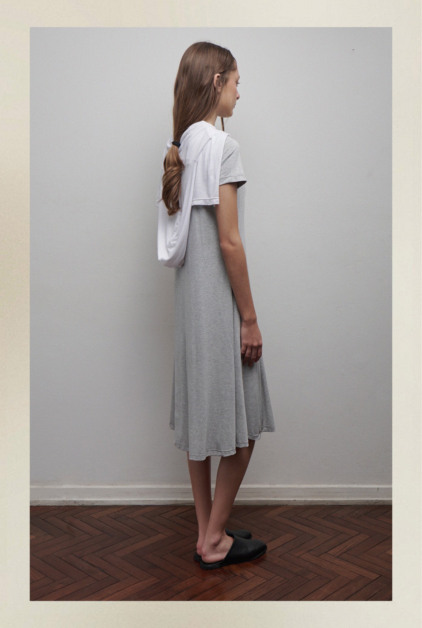 Vestido midi evasé m/c gris