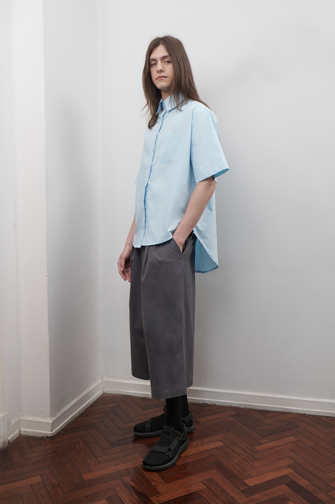 Bermuda sastrera unisex gris