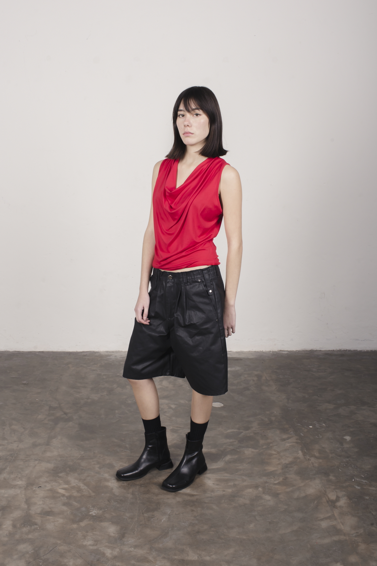 Top cuello drapeado rojo