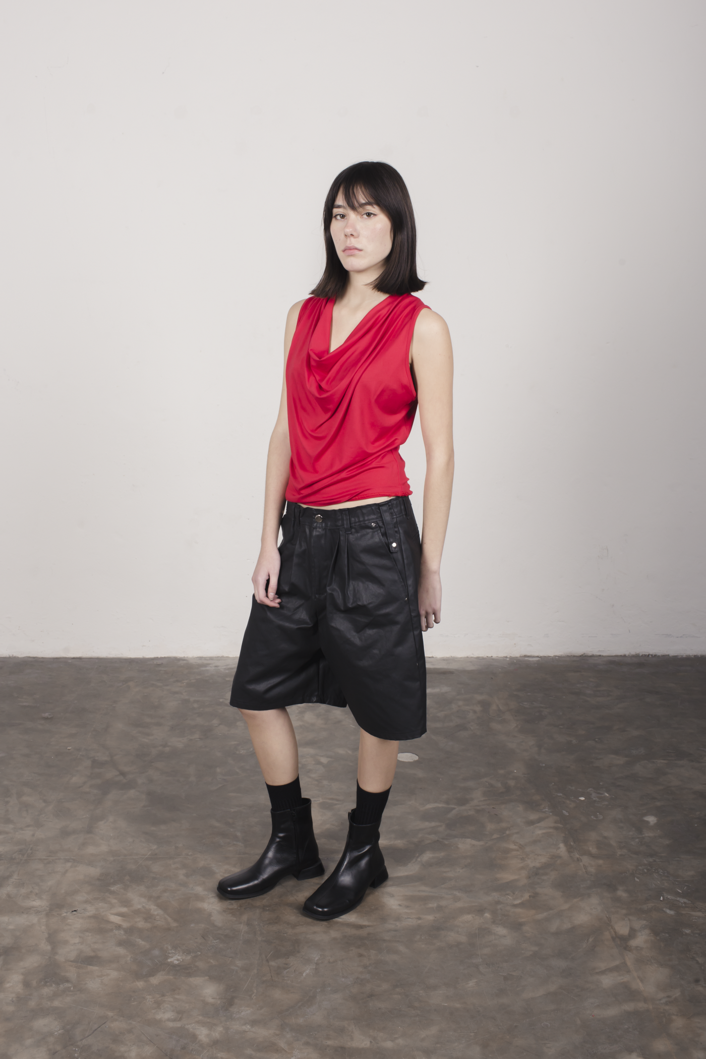 Top cuello drapeado rojo